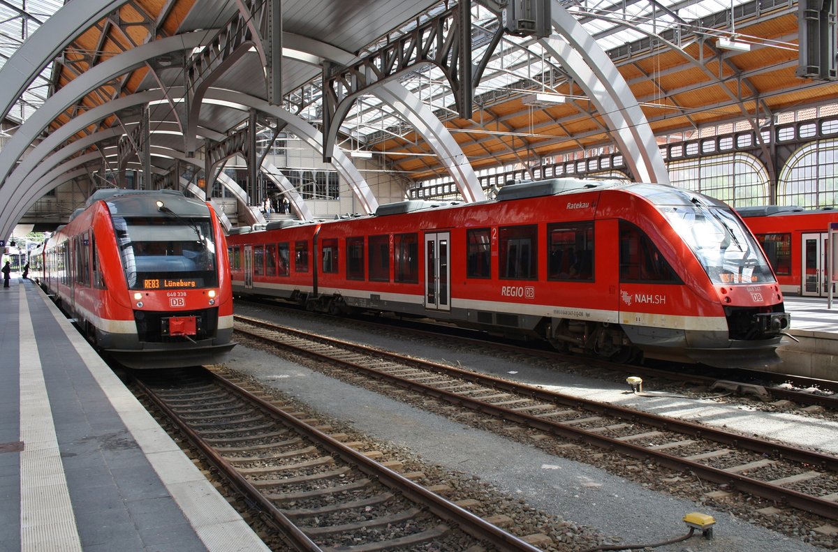 648 338-1  Lauenburg/Elbe  und 648 961-0 treffen am 17.6.2017 als RE83 (RE21819) von Kiel Hauptbahnhof nach Lüneburg im Lübecker Hauptbahnhof auf 648 347-2  Ratekau  als RB85 (RB21796) nach Puttgarden. 