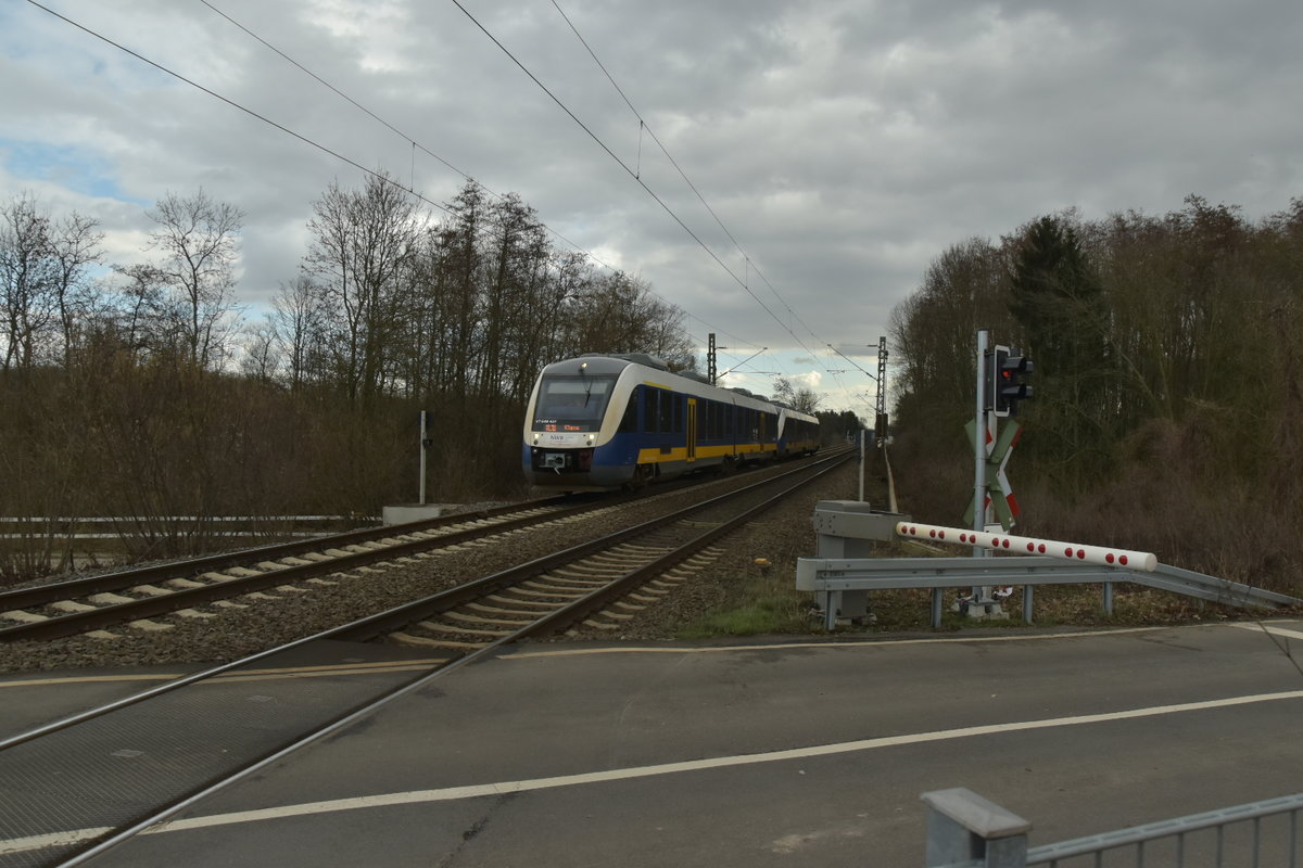 648 434 der NWB führt einen ER10 nach Kleve. Freitag 24.2.2017Guten