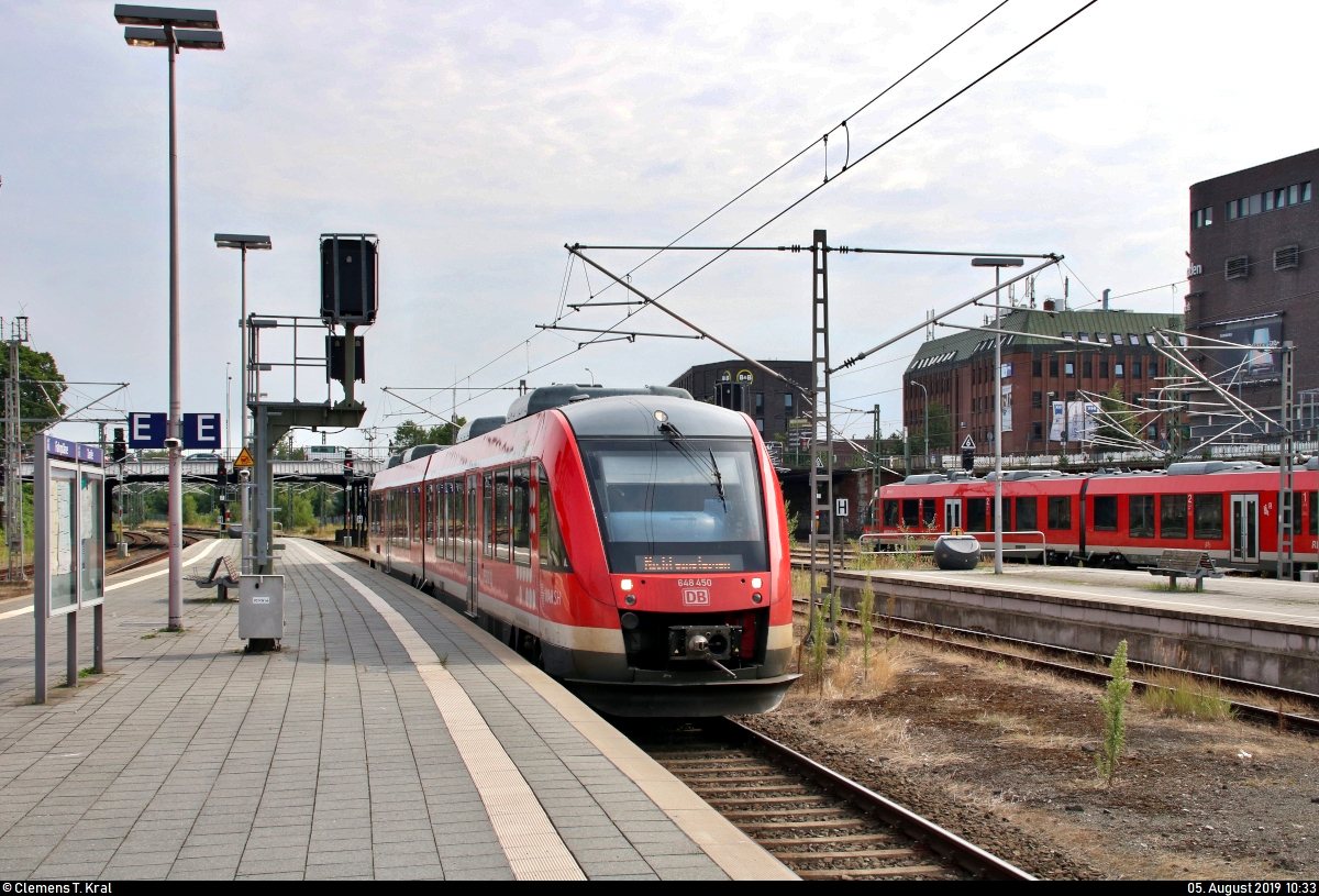 648 450-4 (Alstom Coradia LINT 41) von DB Regio Schleswig-Holstein (DB Regio Nord) mit dem Zugzielanzeiger  Nicht einsteigen  rangiert in Lübeck Hbf auf Gleis 6.
[5.8.2019 | 10:33 Uhr]