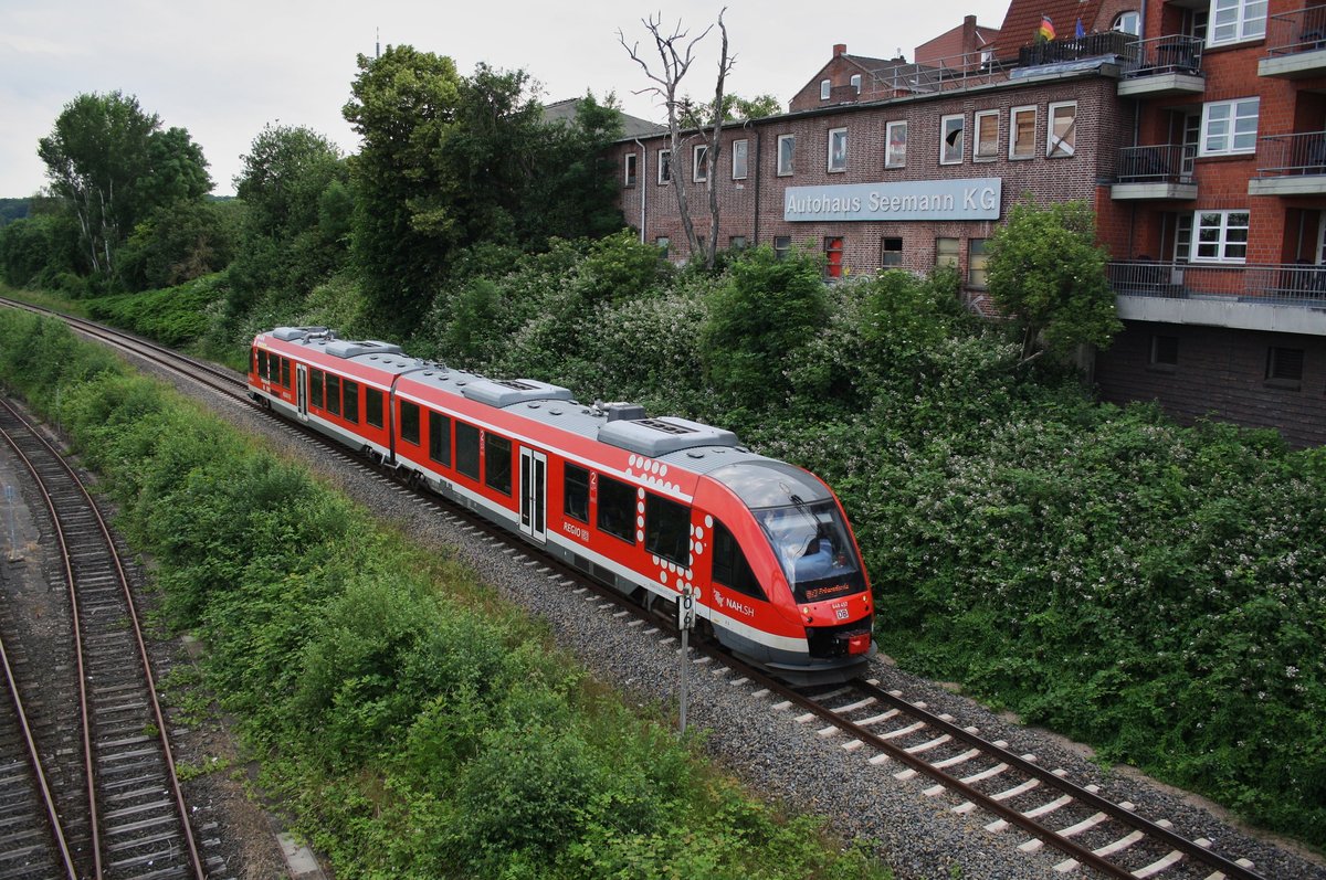 648 457-9 erreicht als RB73 (RB21983) aus Eckernförde kommend den Kieler Hauptbahnhof. (23.6.2016)