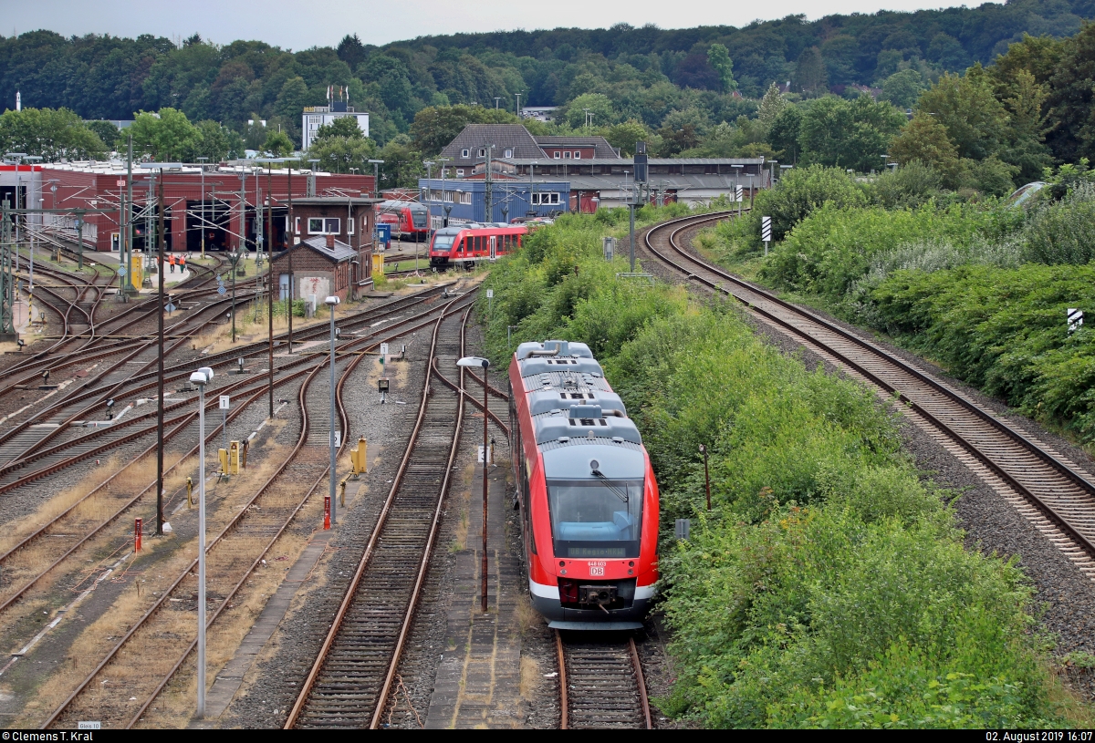 648 603-9 (Alstom Coradia LINT 41) des Sauerland-Netzes (DB Regio NRW) ist im Gleisvorfeld von Kiel Hbf abgestellt.
Aufgenommen von der Gablenzbrücke.
[2.8.2019 | 16:07 Uhr]