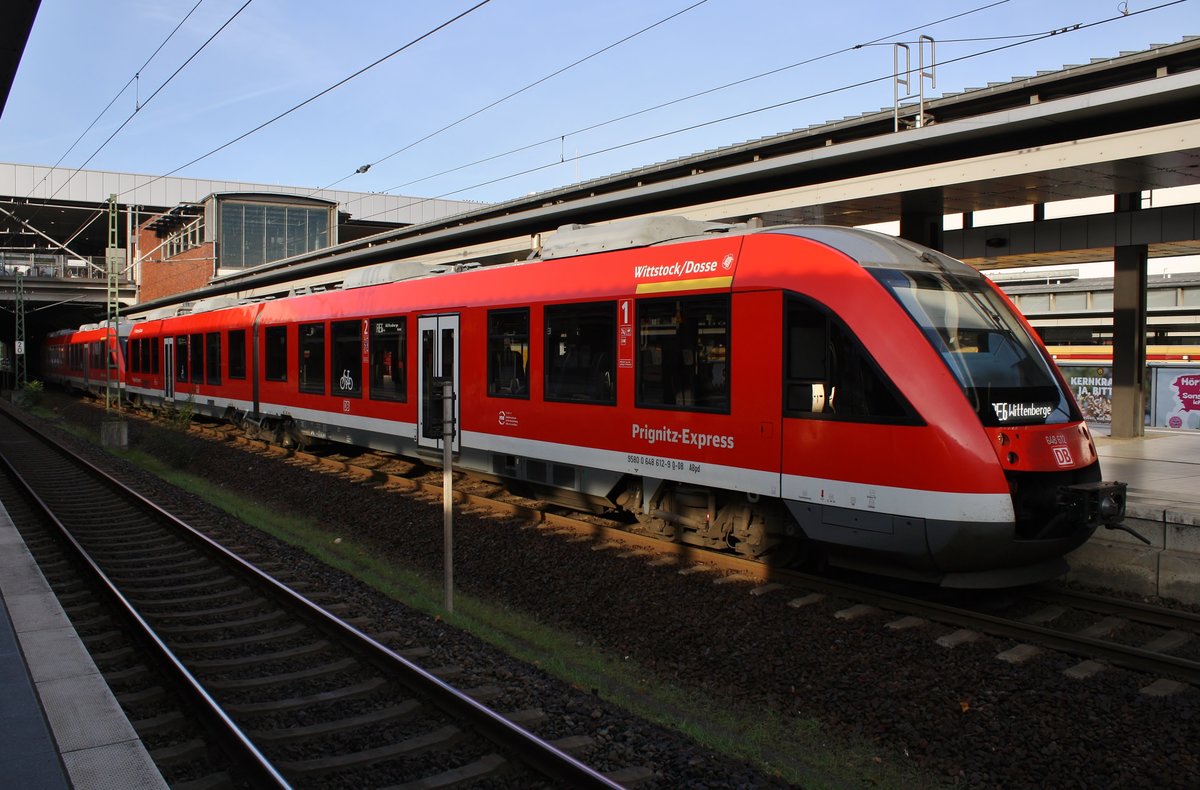 648 612-9  Wittstock/Dosse  steht am 31.10.2019 als RE6 (RE3606)  Prignitz-Express  nach Wittenberge in Berlin Gesundbrunnen bereit.