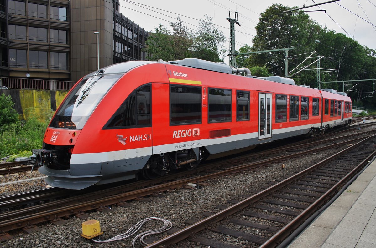 648 835-6  Büchen  kam als RB73 (RB21979) aus Eckernförde nach Kiel. Soeben zieht der Triebzug ins BW und wartert dort auf die Rückleistung als RE72 nach Flensburg. (13.6.2016)