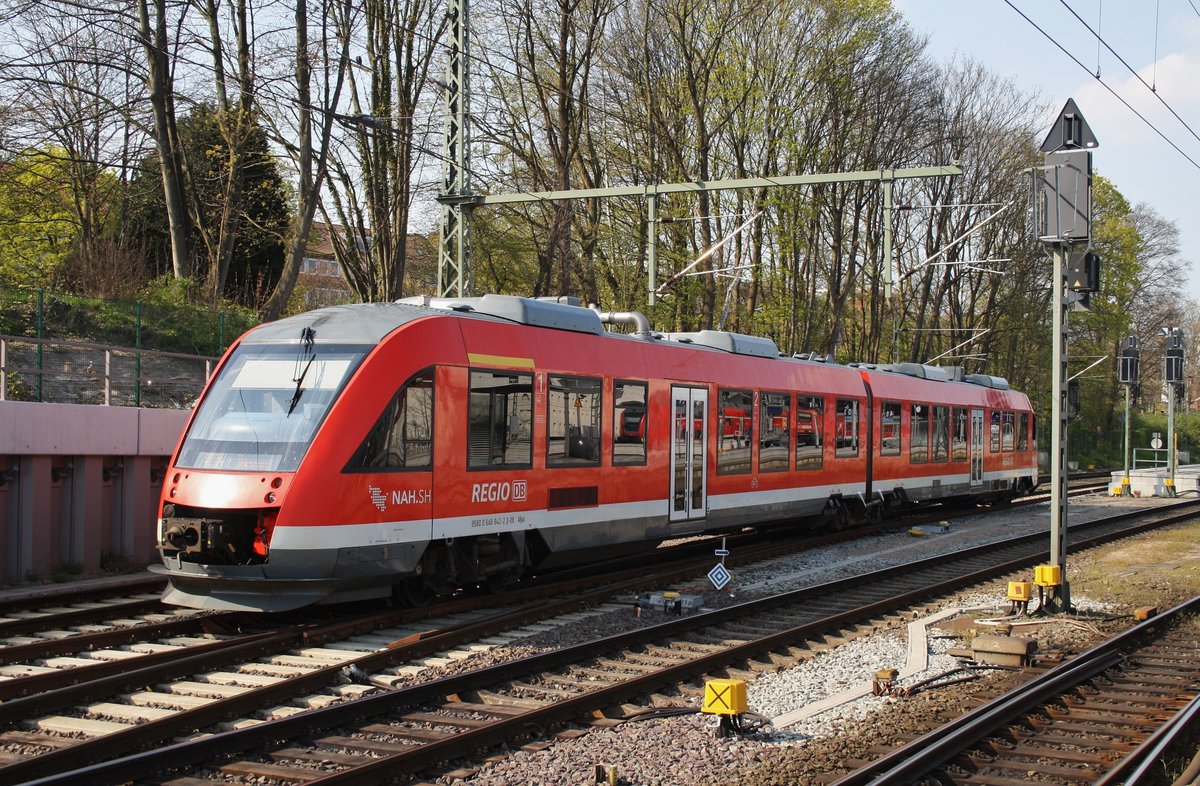 648 842-2 erreicht als RB75 (RB21277) aus Rendsburg die Stadt an der Förde. (2.5.2016) 