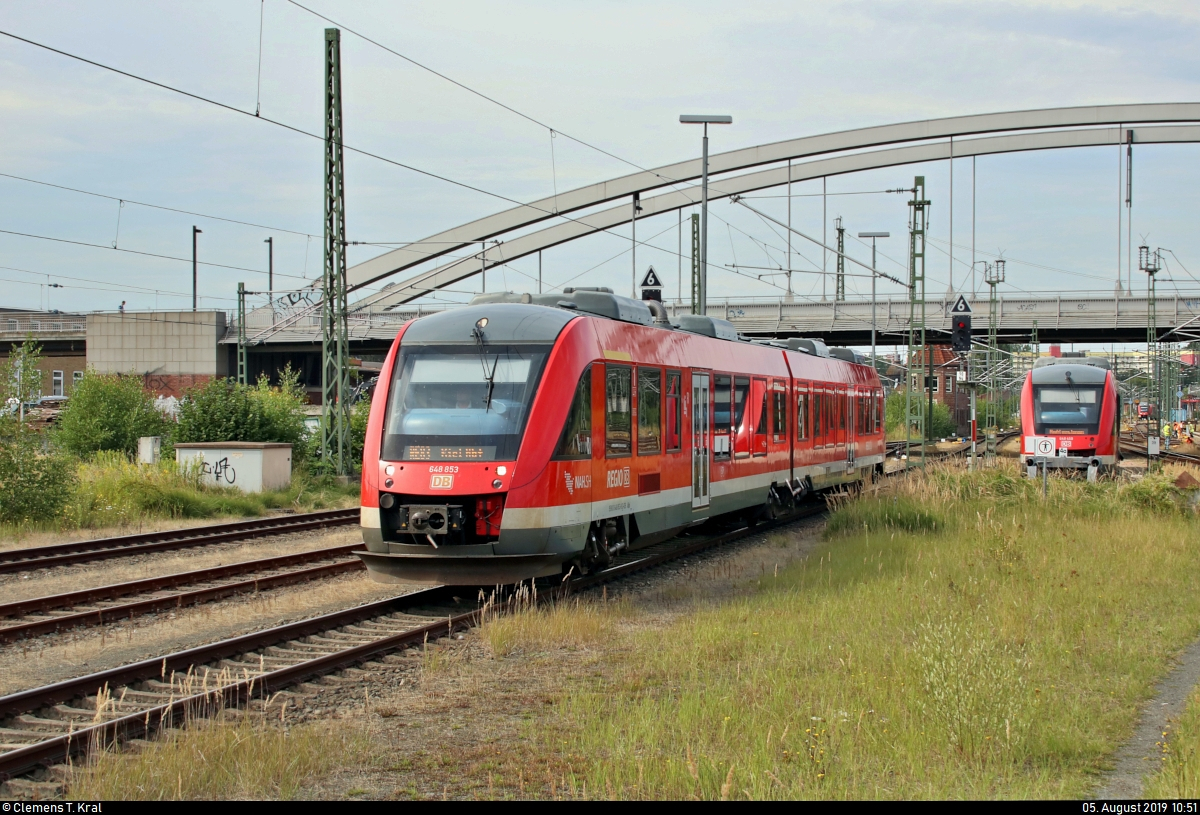 648 853-9 (Alstom Coradia LINT 41) von DB Regio Schleswig-Holstein (DB Regio Nord) als RE 21612 (RE83) nach Kiel Hbf wird im Startbahnhof Lübeck Hbf auf Gleis 4 bereitgestellt.
Aufgenommen am Ende des Bahnsteigs 4/5.
[5.8.2019 | 10:51 Uhr]