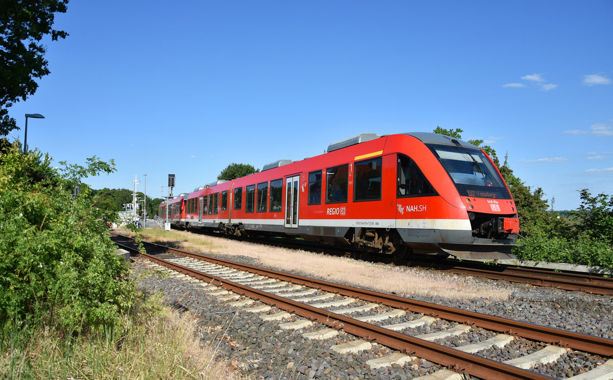 648 854-7 und 648 341-5  Mölln in Doppeltraktion bei der Abfahrt am Bahnhof Lauenburg, unterwegs nach Lüneburg über Echem. Lauenburg, 21.05.2018.