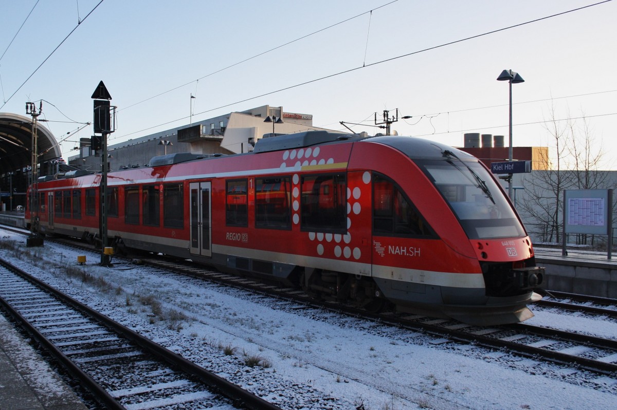 648 955-2 kam am 24.2.2016 als Leerzug aus Kiel Schulen am Langsee nach Kiel Hbf. gefahren.