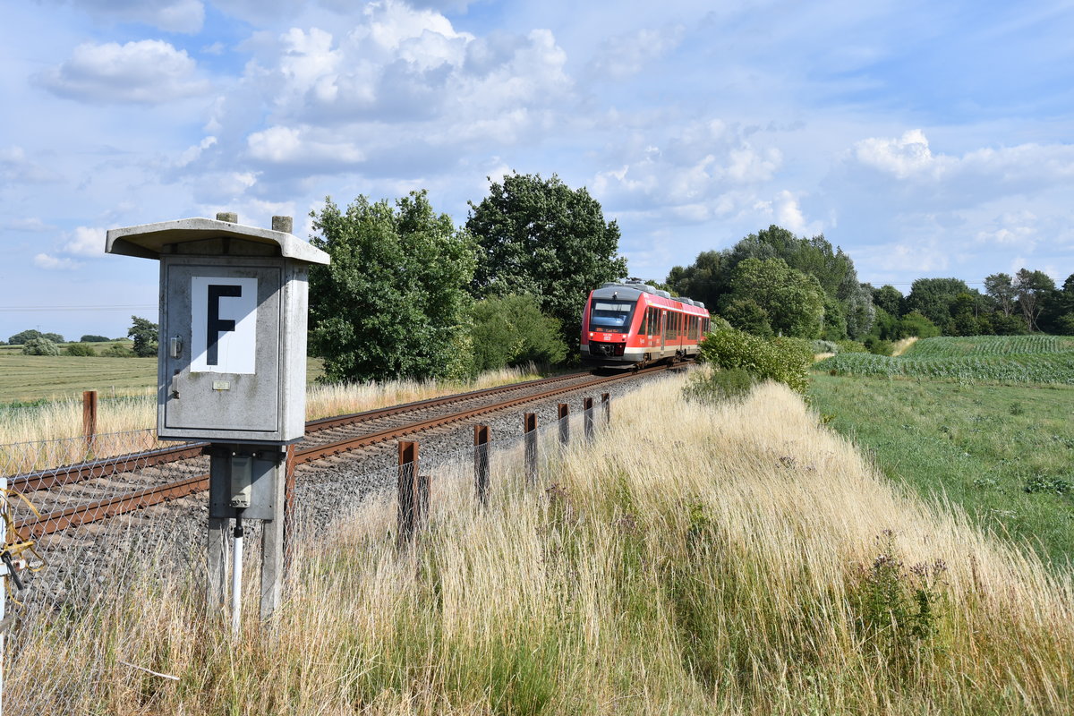 648 956 als RB 21672 Lübeck Hbf - Kiel Hbf, bei der Ortschaft Lisch in der Holsteinischen Schweiz am 12.07.18