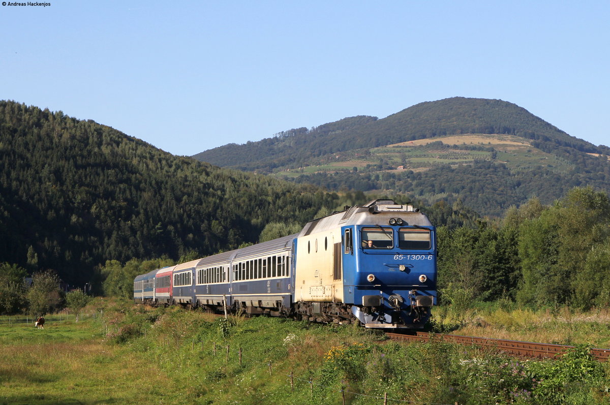 65-1300-6 mit dem IC 366 (Brasov-Budapest-Keleti) bei Lacu Crisului 2.9.16