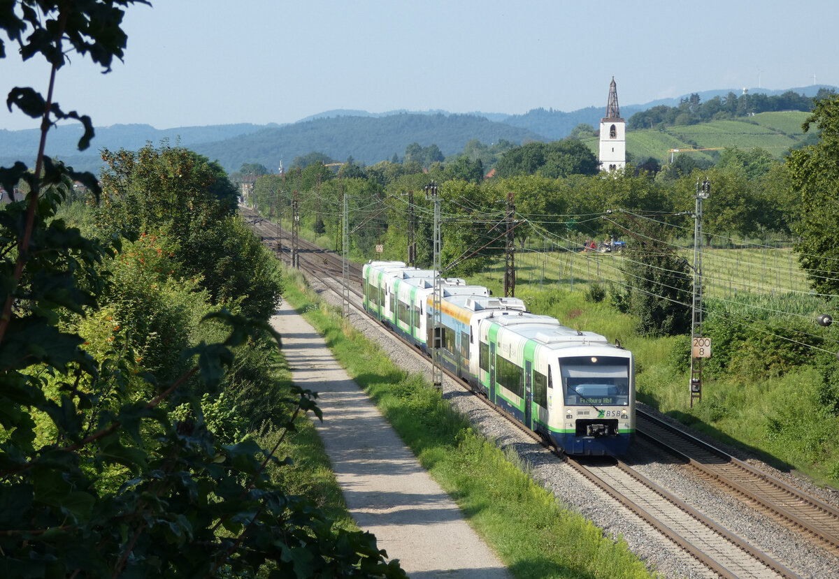 650 042 (VT015) + 650 033 (VT006) + 650 036 (VT009) + 650 038 (VT011) als S2 88397 (Waldkirch - Freiburg(Breisgau) Hbf) am 22.07.2021 bei Denzlingen.