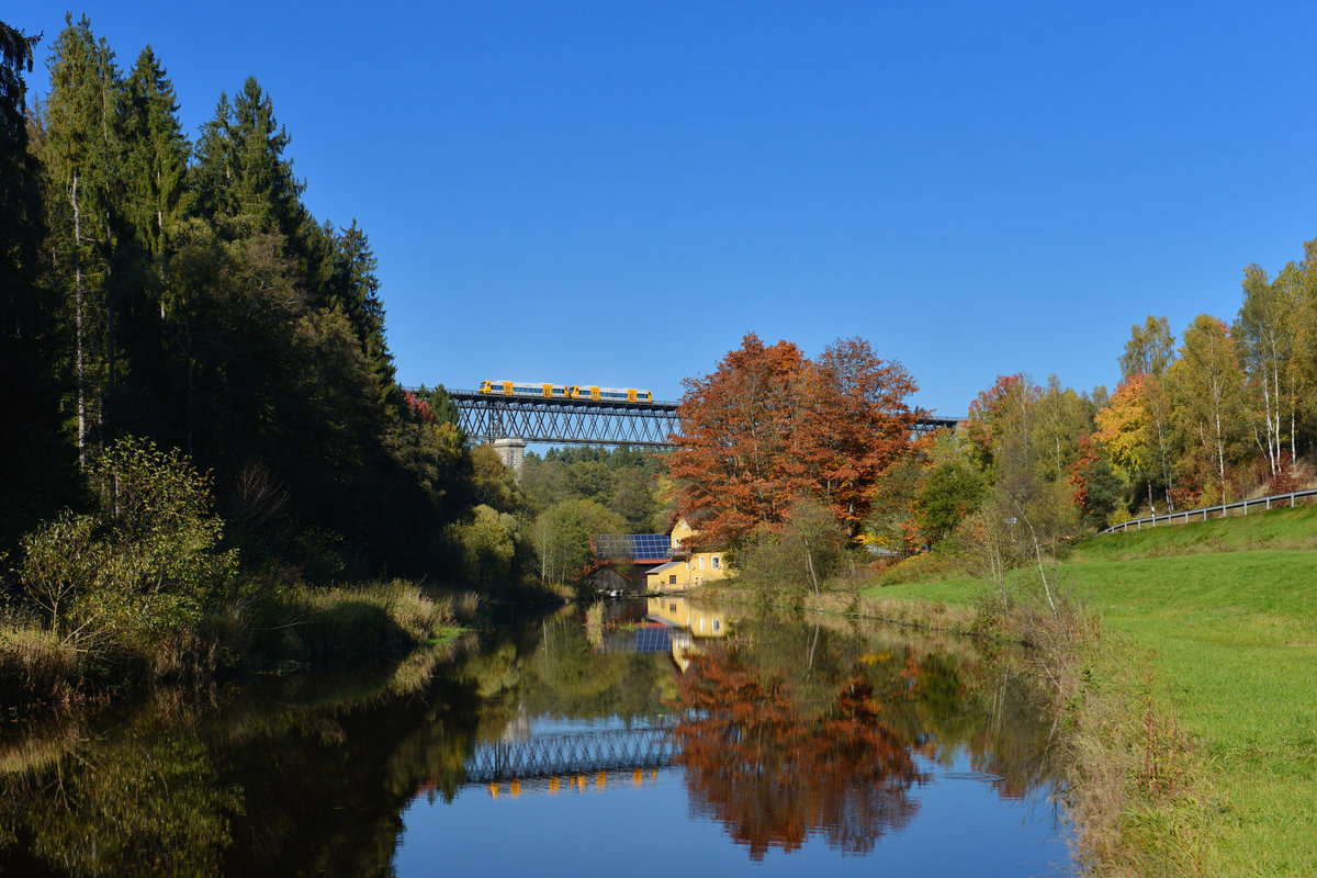 650 067 + 650 066 als WBA1 am 16.10.2017 bei Regen auf der Ohebrücke. 