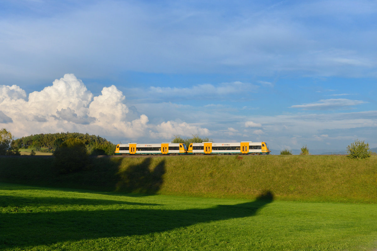 650 067 + 650 066 als WBA1 am 27.09.2017 bei Triefenried. 