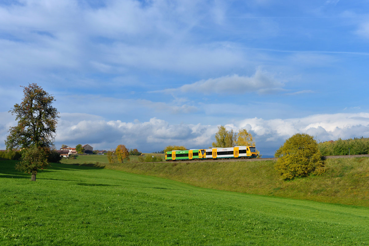 650 067 + 650 076 als WBA1 am 11.10.2017 bei Triefenried. 