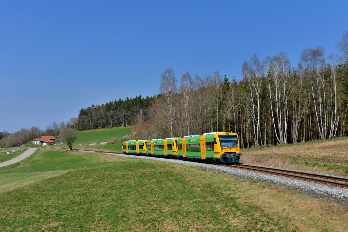 650 076 + 650 077 + 650 075 als WBA4 am 05.04.2017 bei Gotteszell. 