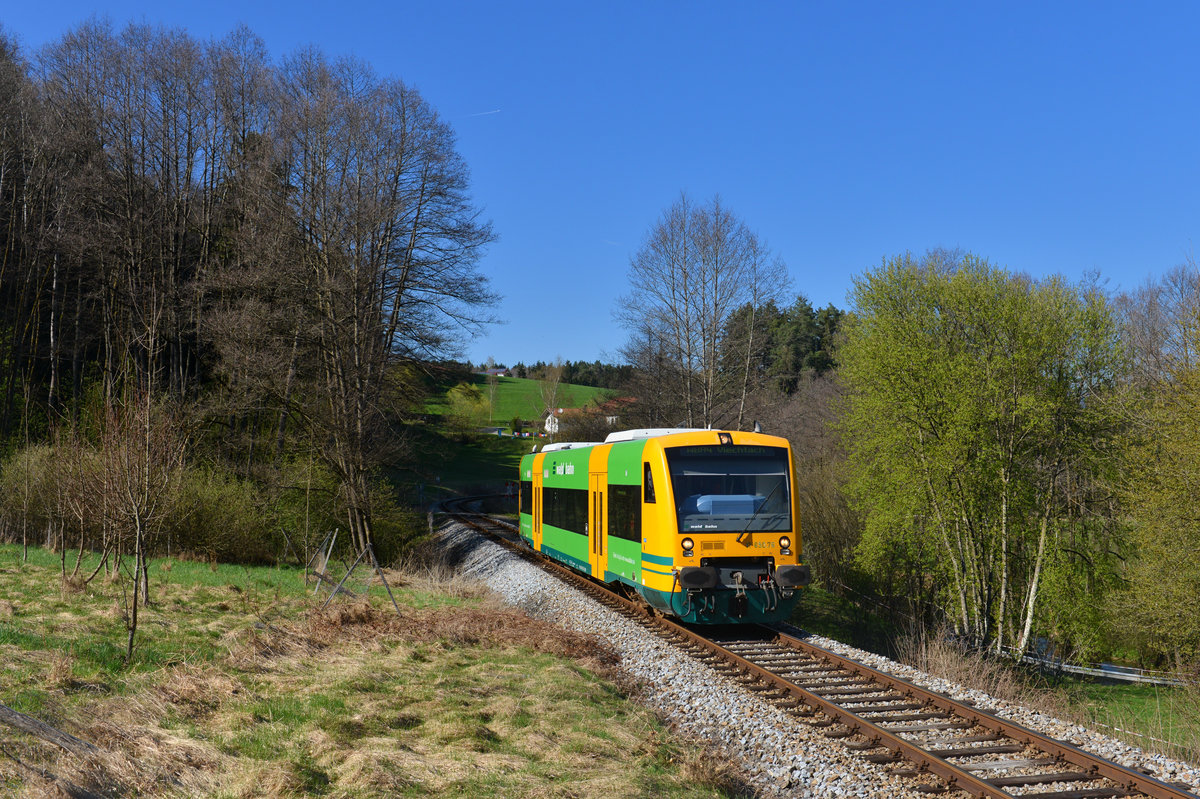 650 076 als WBA4 nach Gotteszell am 09.04.2017 bei Patersdorf. 