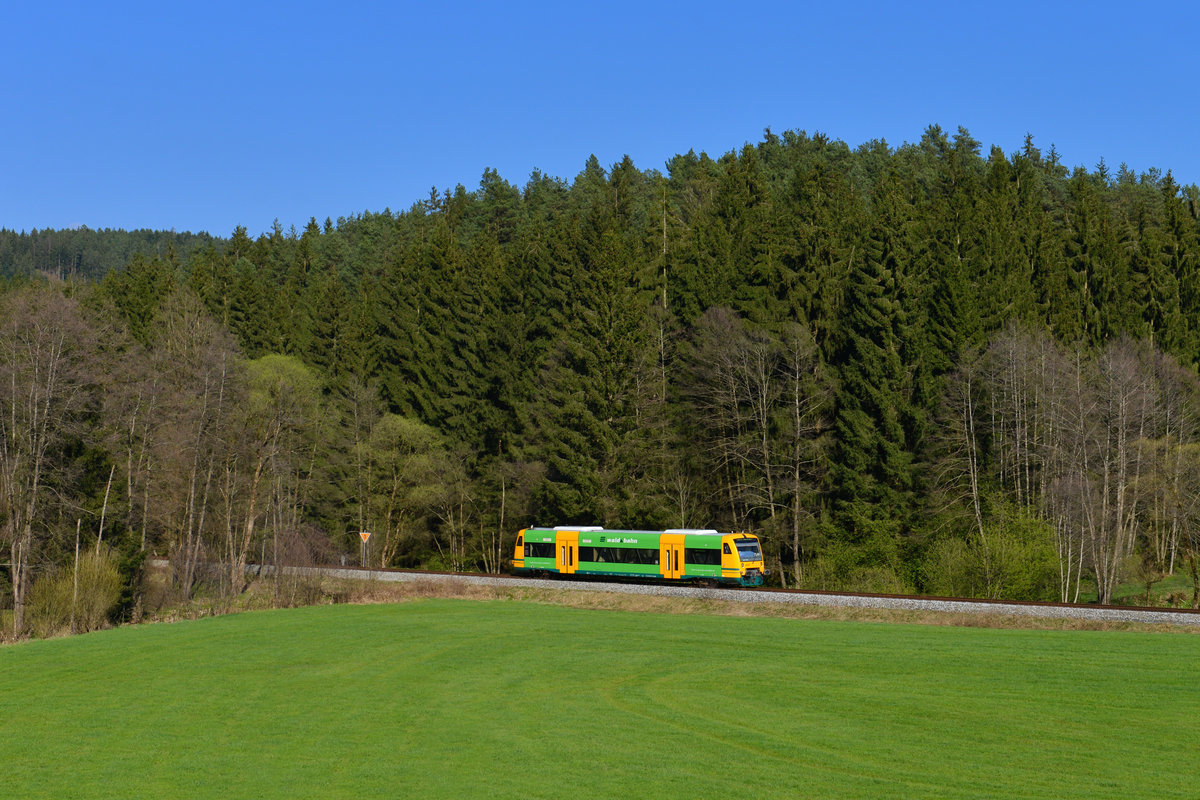 650 076 als WBA4 nach Gotteszell am 09.04.2017 bei Patersdorf. 