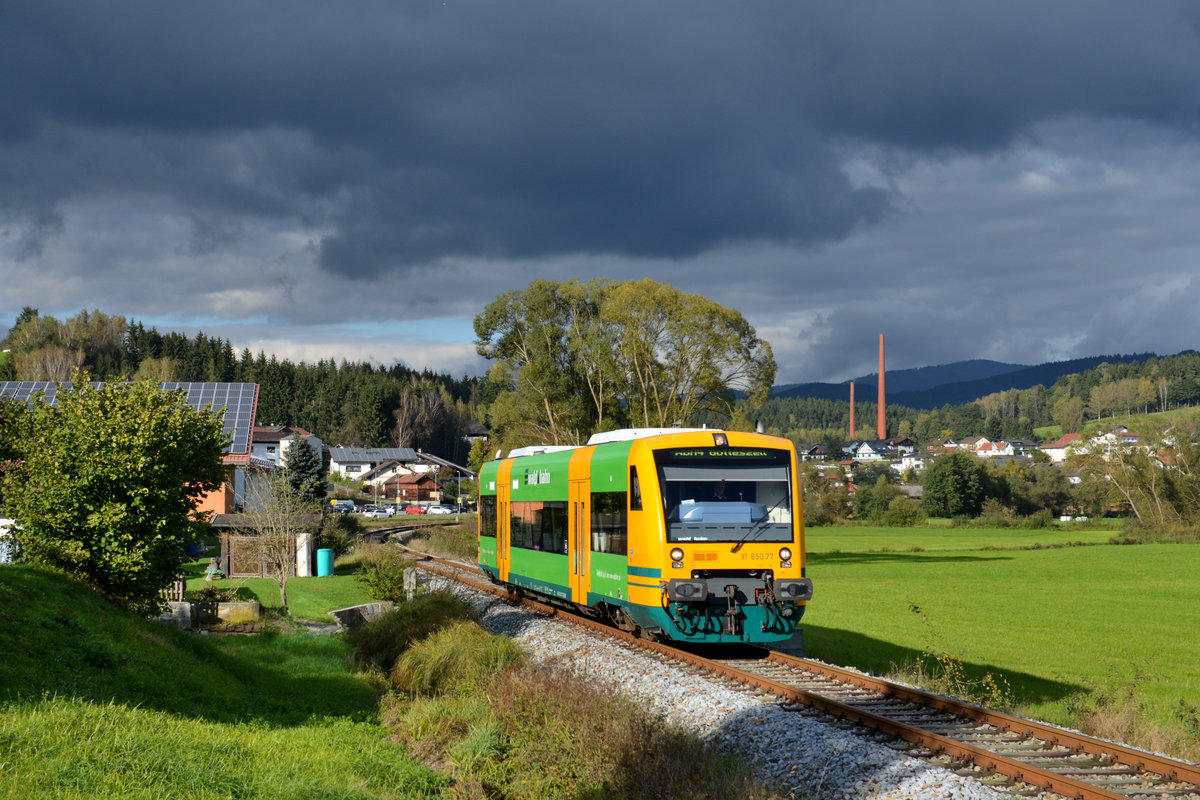 650 077 als WBA4 nach Gotteszell am 08.10.2016 bei Teisnach. 