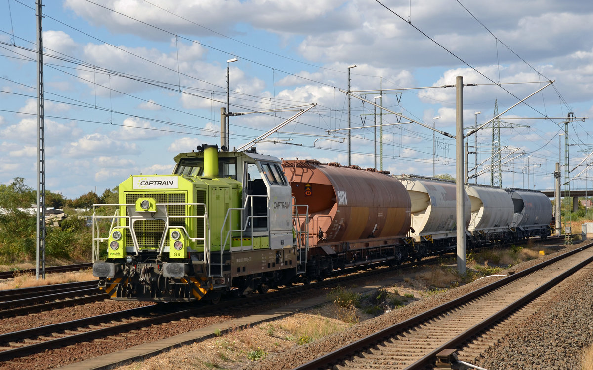 650 093 der Captrain schob am 26.08.18 die restlichen vier Silowagen des Sodazuges aus Stassfurt vom Bahnhof Bitterfeld in den Chemiepark.