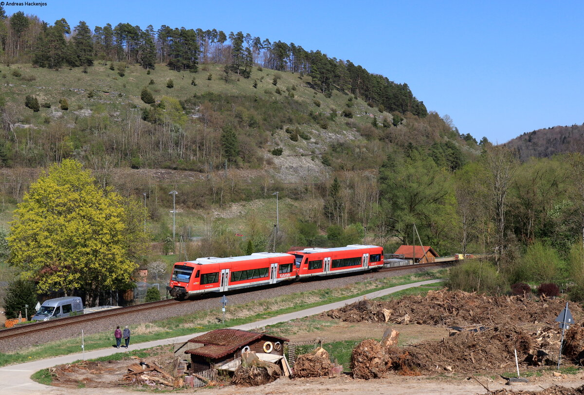 650 302-2 und 650 001-0 als RB 17421 (Tübingen Hbf - Horb) bei Horb 20.4.22