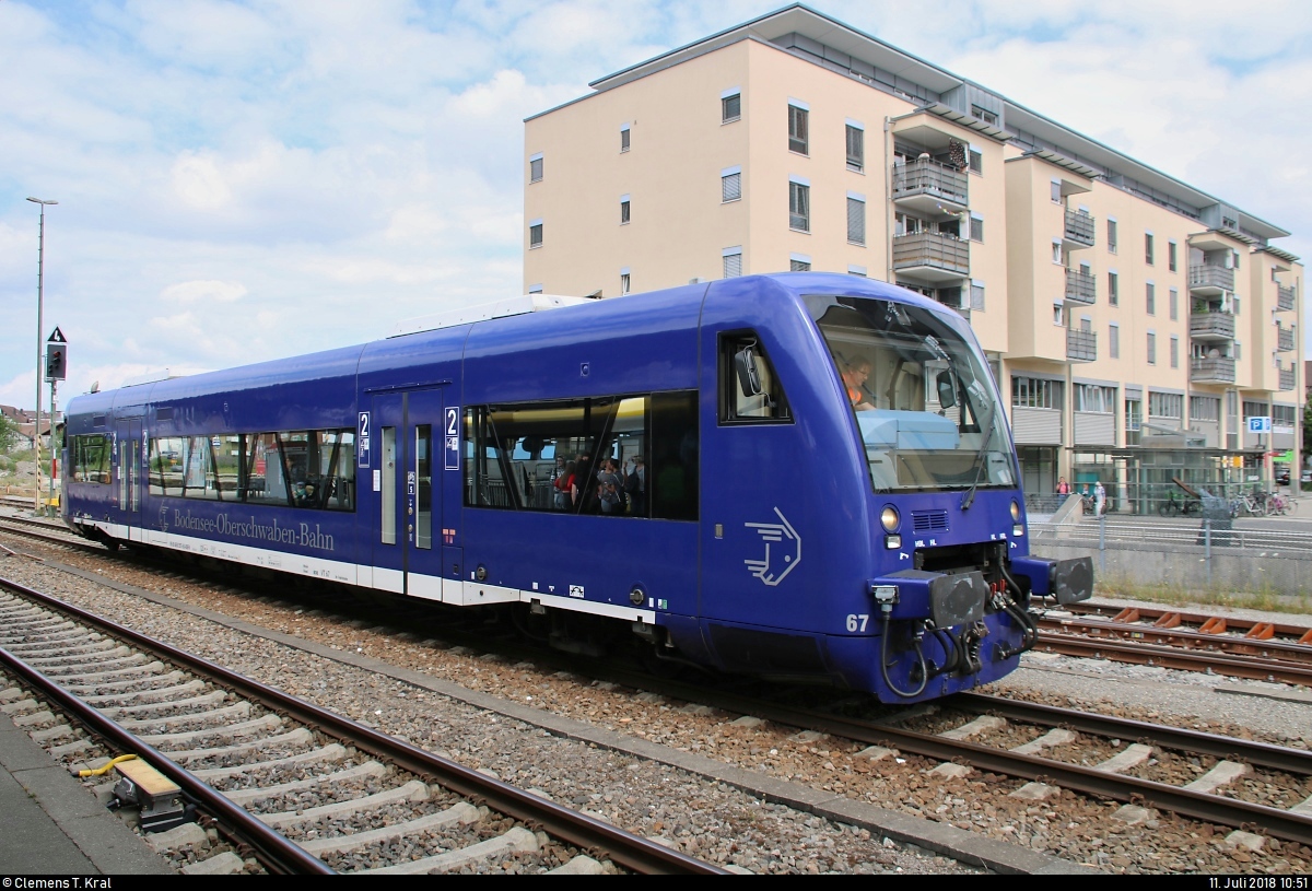 650 357-6 (VT 67 | Stadler Regio-Shuttle RS1) der Bodensee-Oberschwaben-Bahn GmbH & Co. KG (BOB) steht im Bahnhof Friedrichshafen Stadt.
[11.7.2018 | 10:51 Uhr]