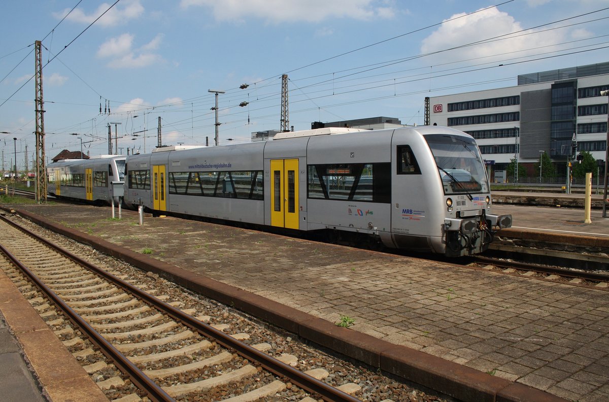 650 538-1 und 650 552-2 fahren am 13.5.2017 als RB110 (RB81347) aus Grimma ob Bf kommend in den Leipziger Hauptbahnhof ein. 
