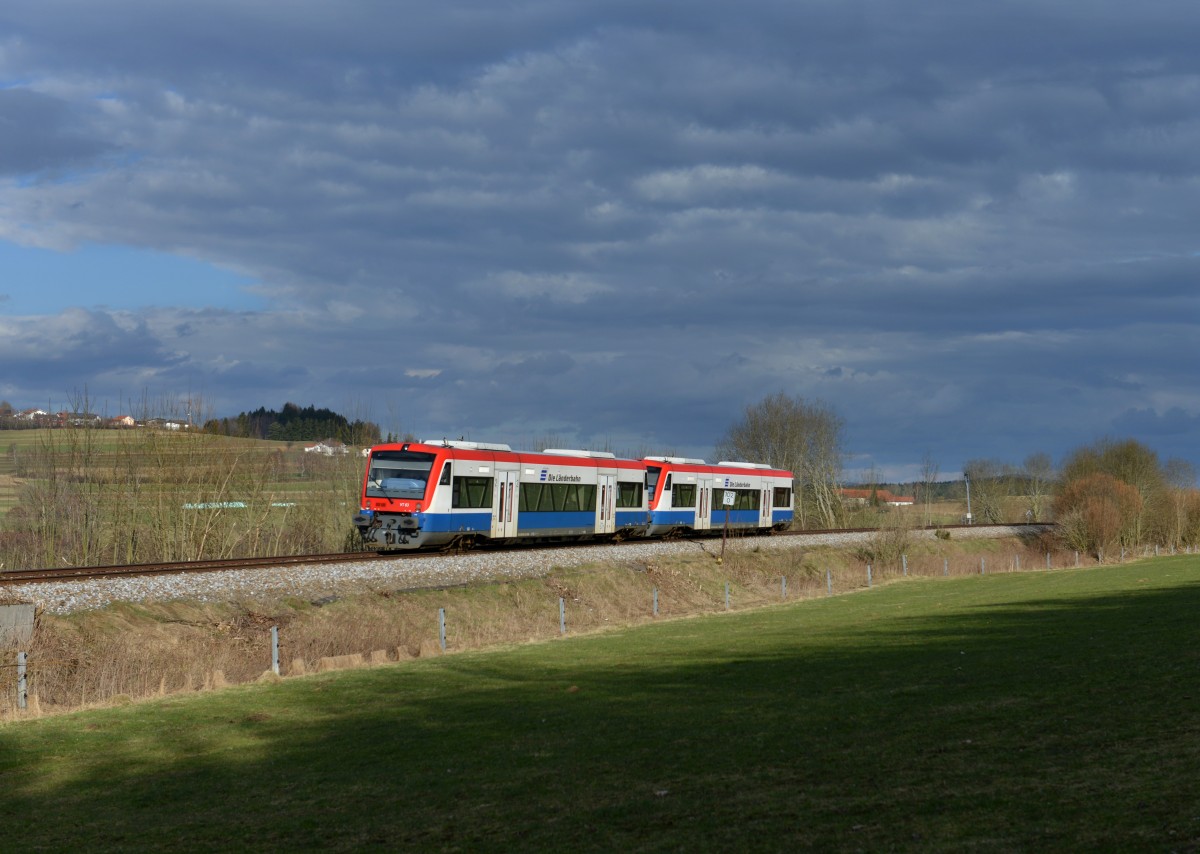 650 563 (VT 63) + 650 565 (VT 65) als RB nach Plattling am 13.04.2013 bei Triefenried.