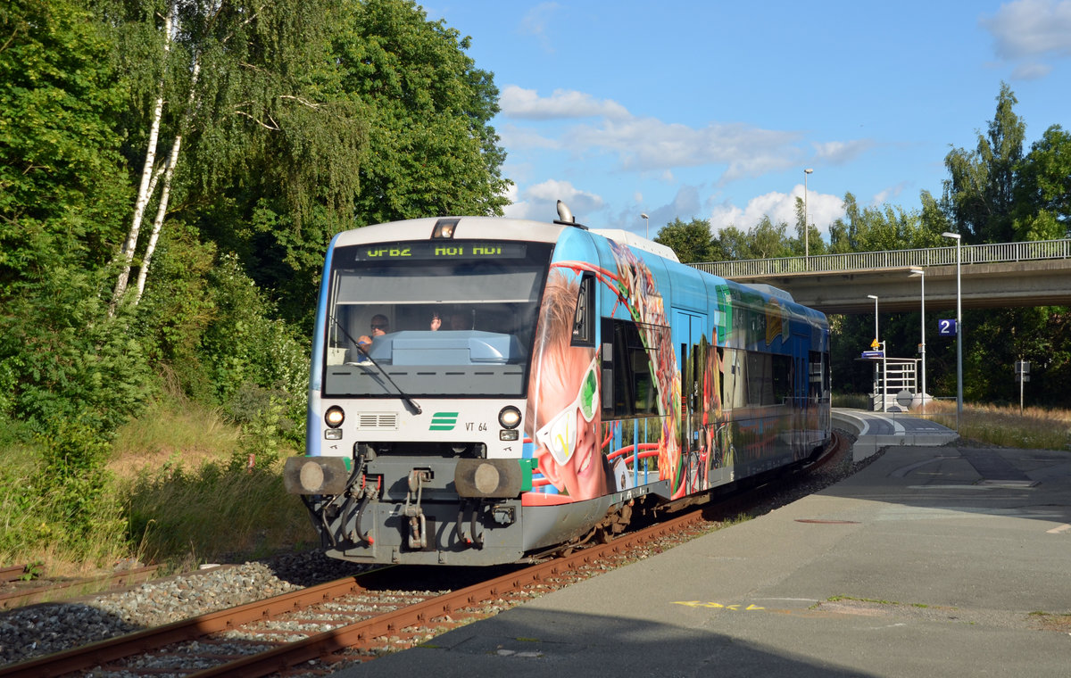 650 564 war Mitte Juni bei der Oberpfalzbahn im Einsatz. Von Marktredwitz und Cheb kommend verlässt der Triebwagen der Vogtlandbahn am 18.06.18 Oberkotzau nach Hof.