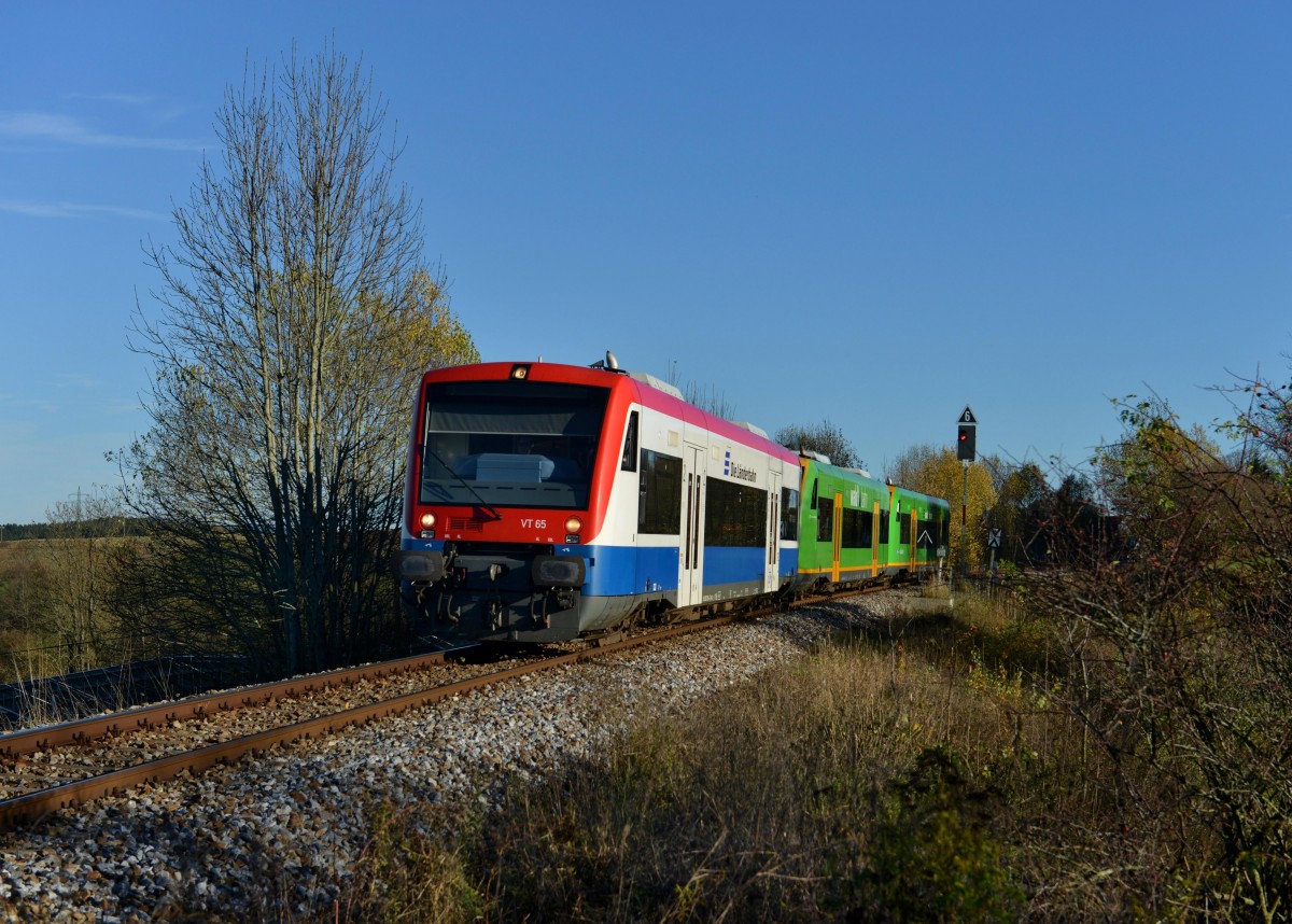 650 565 (VT 65) + 650 662 (VT 27) + 650 656 (VT 21) bei einer Dienstfahrt am 28.10.2013 bei Triefenried.