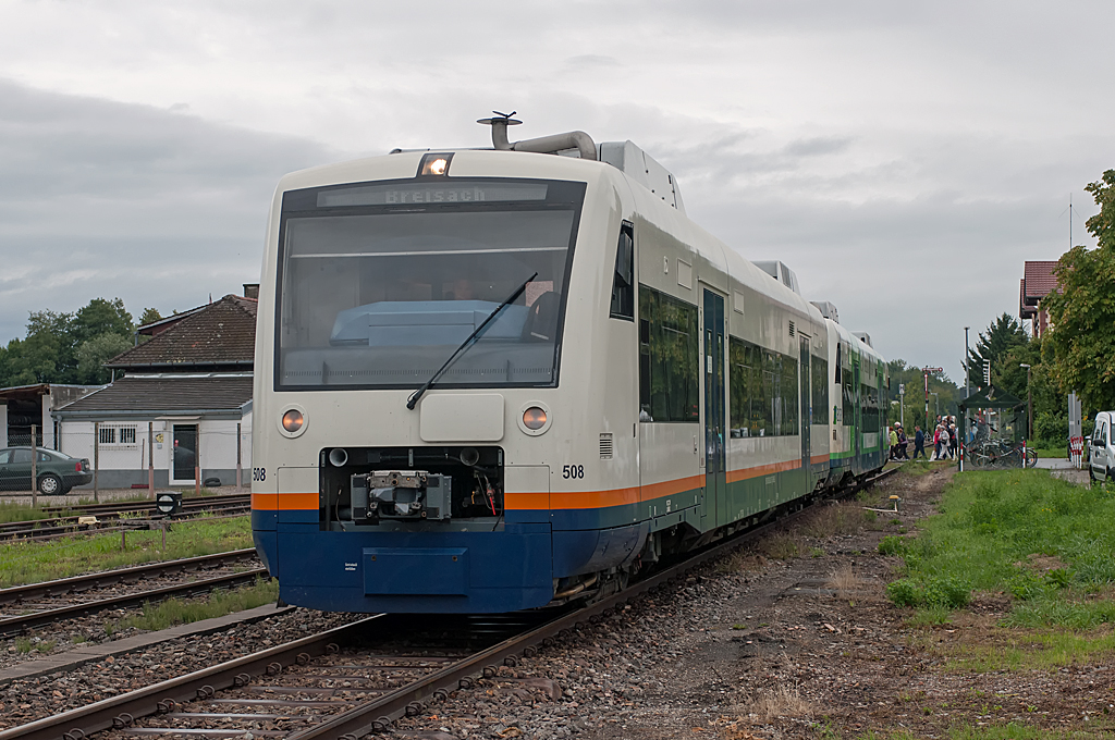 650 602-5 ( VT 508 SWEG ) im Einsatz als Breisgau S-Bahn nach Breisach f�hrt am 14.09.2013 aus dem Bahnhof Gottenheim in Richtung Wasenweiler aus. 