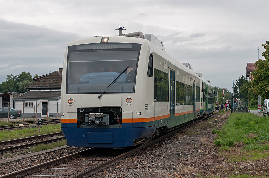 650 602-5 ( VT 508 SWEG ) im Einsatz als Breisgau S-Bahn nach Breisach fhrt am 14.09.2013 aus dem Bahnhof Gottenheim in Richtung Wasenweiler aus. 