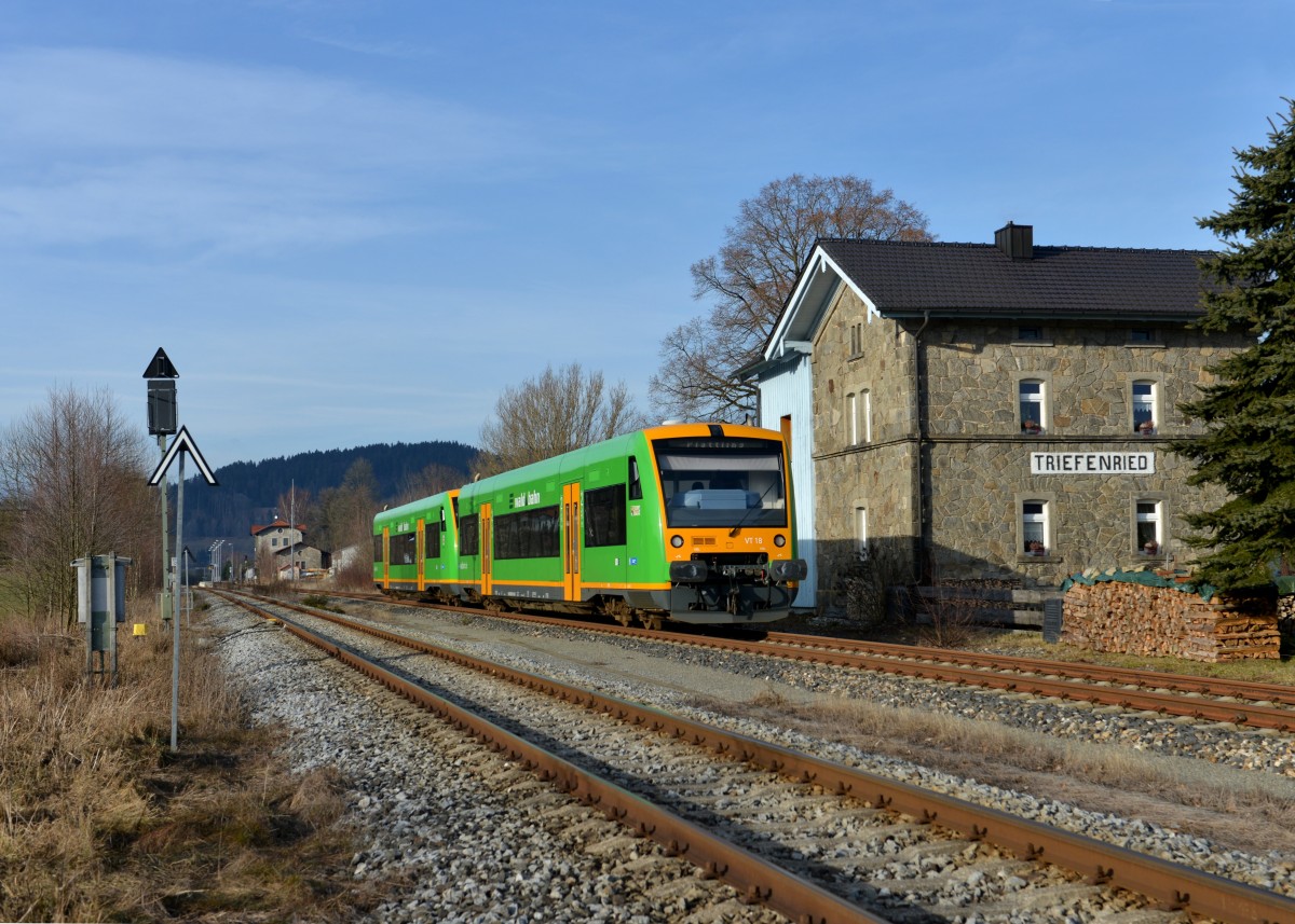 650 653 (VT 18) + 650 655 (VT 20) als WBA1 am 20.01.2014 bei Triefenried.