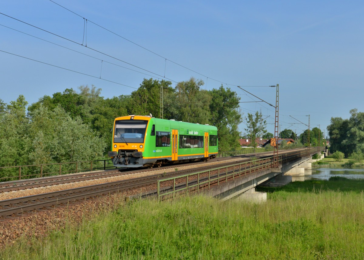 650 654 (VT 19) am 31.05.2015 auf der Isarbrücke bei Plattling. 