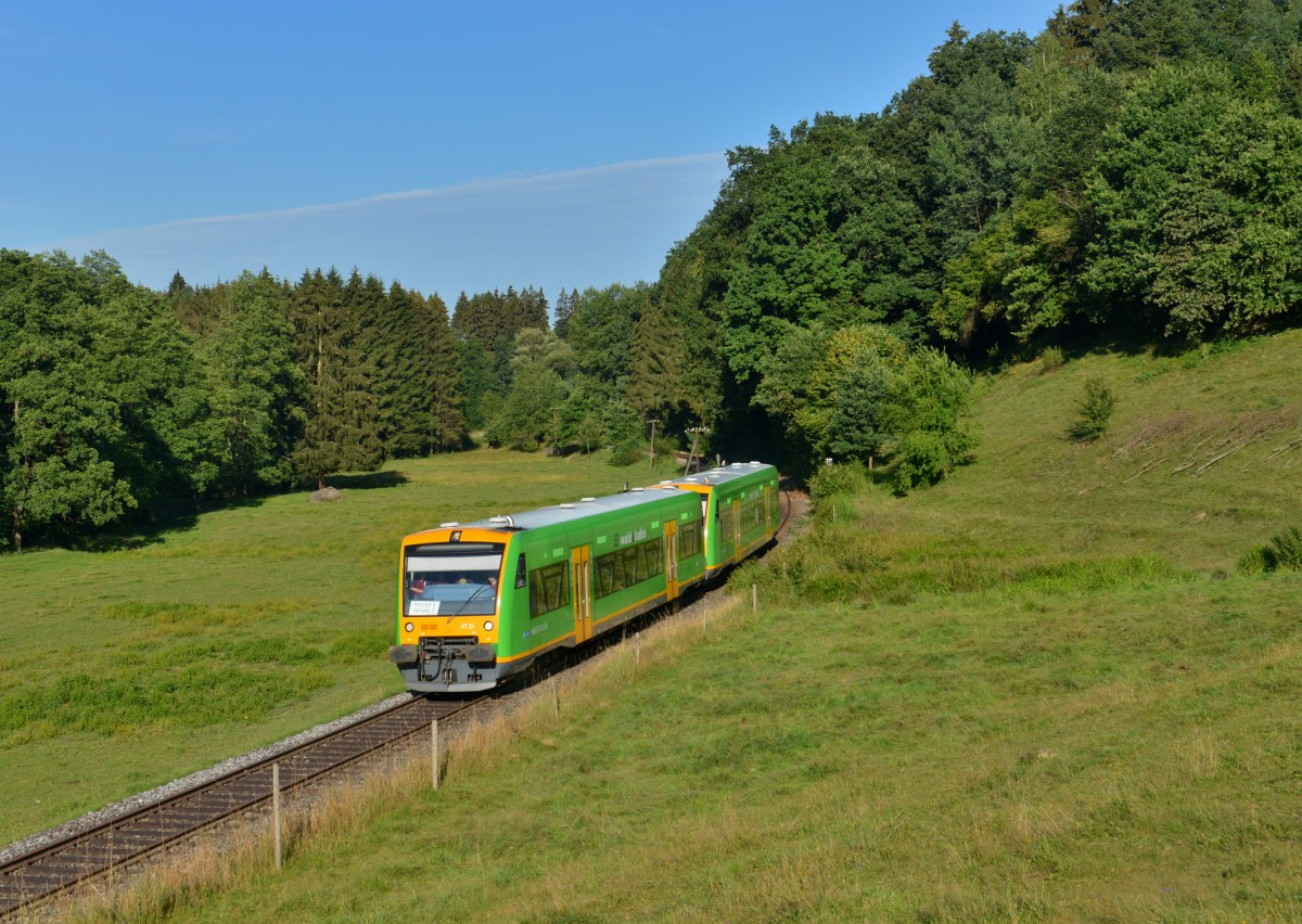 650 656 (VT 21) + 650 653 (VT 18) bei einer Sonderfahrt am 01.08.2015 bei Röhrnbach. 