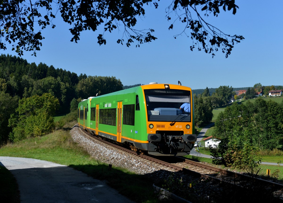 650 657 (VT 22) + 650 663 (VT 28) als RB nach Bayerisch Eisenstein am 24.09.2013 bei Triefenried.