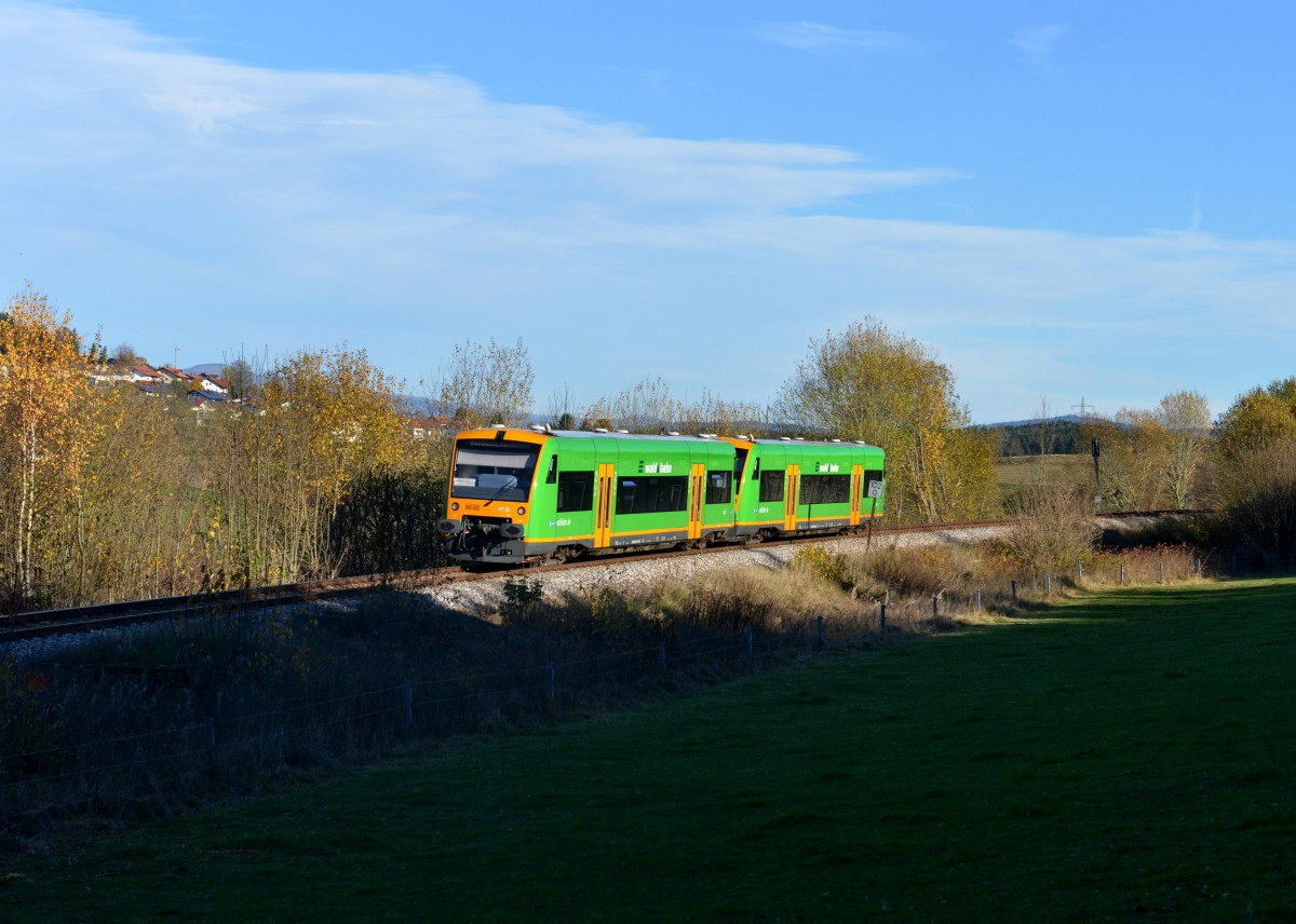 650 657 (VT 22) + 650 653 (VT 18) als RB am 28.10.2013 bei Triefenried.