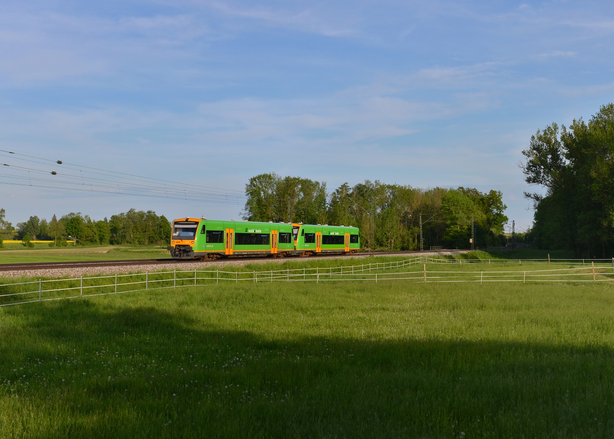 650 658 (VT 23) + 650 660 (VT 25) am 08.05.2015 bei Schwarzwöhr. 
