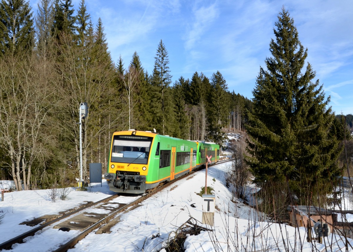 650 659 (VT 24) + 650 663 (VT 28) als RB nach Plattling am 01.01.2013 bei B�hmisch Eisenstein.