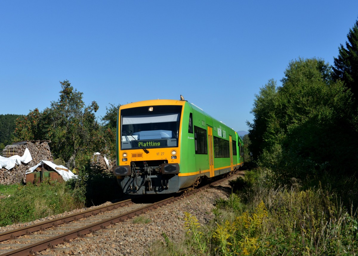 650 662 (VT 27) + 650 660 (VT 25) als RB nach Plattling am 24.09.2013 zwischen Rohrbach und Triefenried.