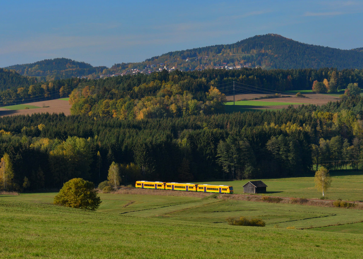 650 665 (VT 32) + 650 672 (VT 39) + 650 663 (VT 28) als OPB 74181 am 26.10.2015 bei Hohenwarth.