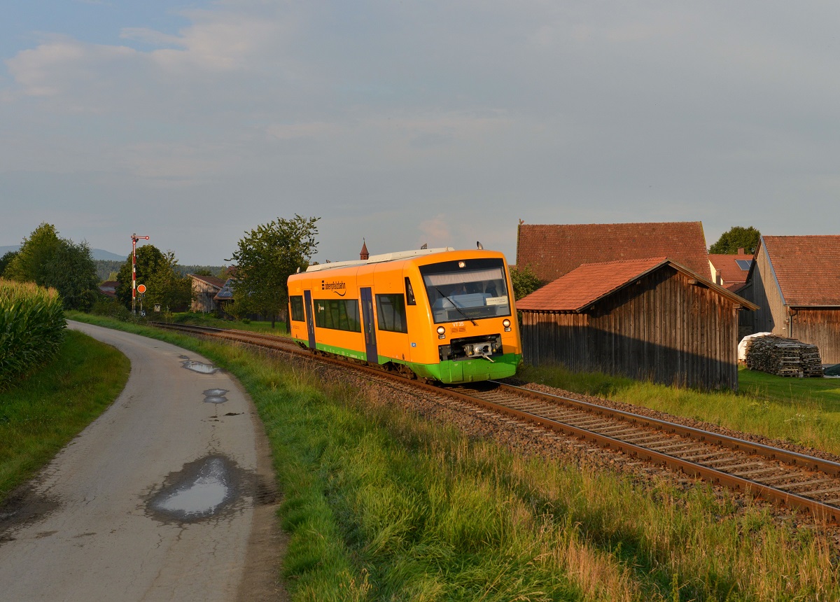 650 668 (VT 35) als RB nach Schwandorf am 06.09.2014 bei Kothmaißling.