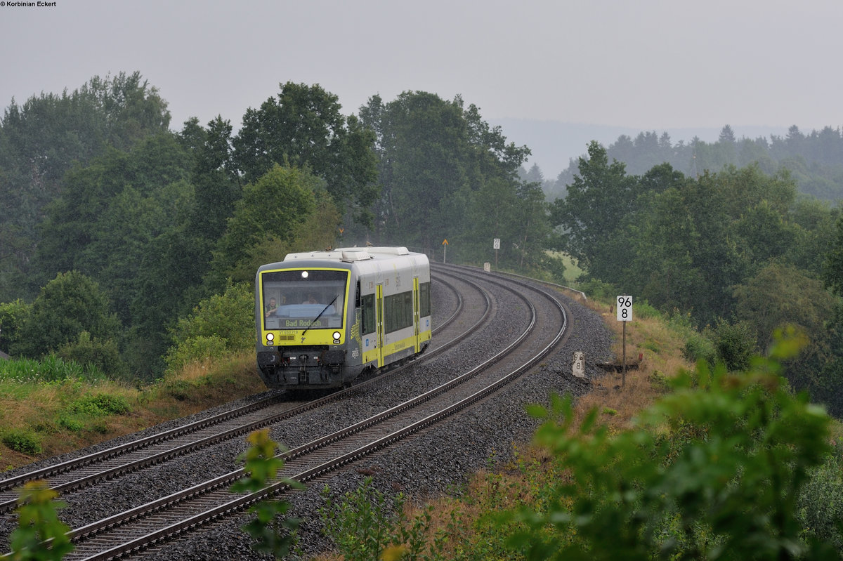 650 719 fährt als ag84580 von Marktredwitz nach Bad Rodach bei strömenden Regen von Haidenaab-Göppmannsbühl nach Kirchenlaibach, 26.07.2016