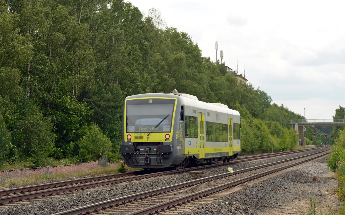 650 719 war am 21.06.18 in Marktleuthen nicht auf dem Gegengleis unterwegs. Mit Rotlicht voran rollte der agilis-Tf Richtung Hof.