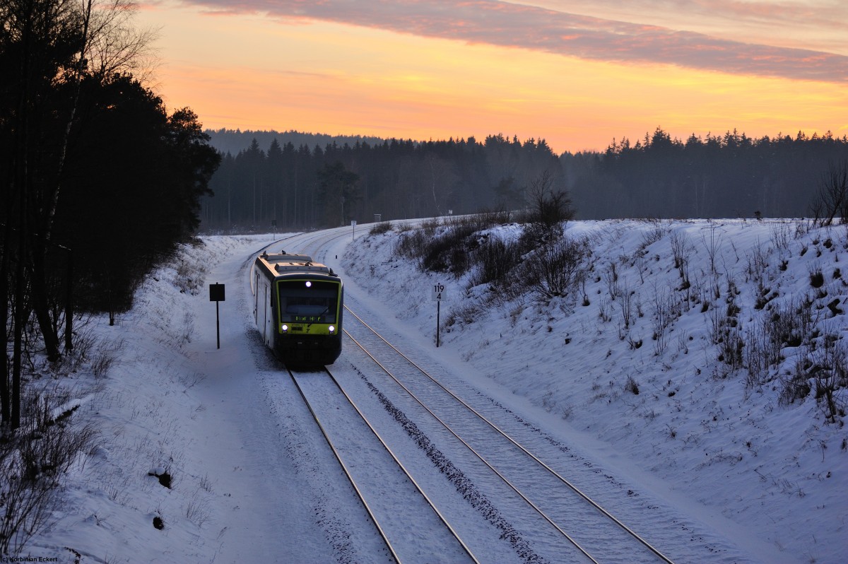 650 725 als agilis 84589 nach Hof Hbf zur winterlichen Abendstimmung bei Waldershof,