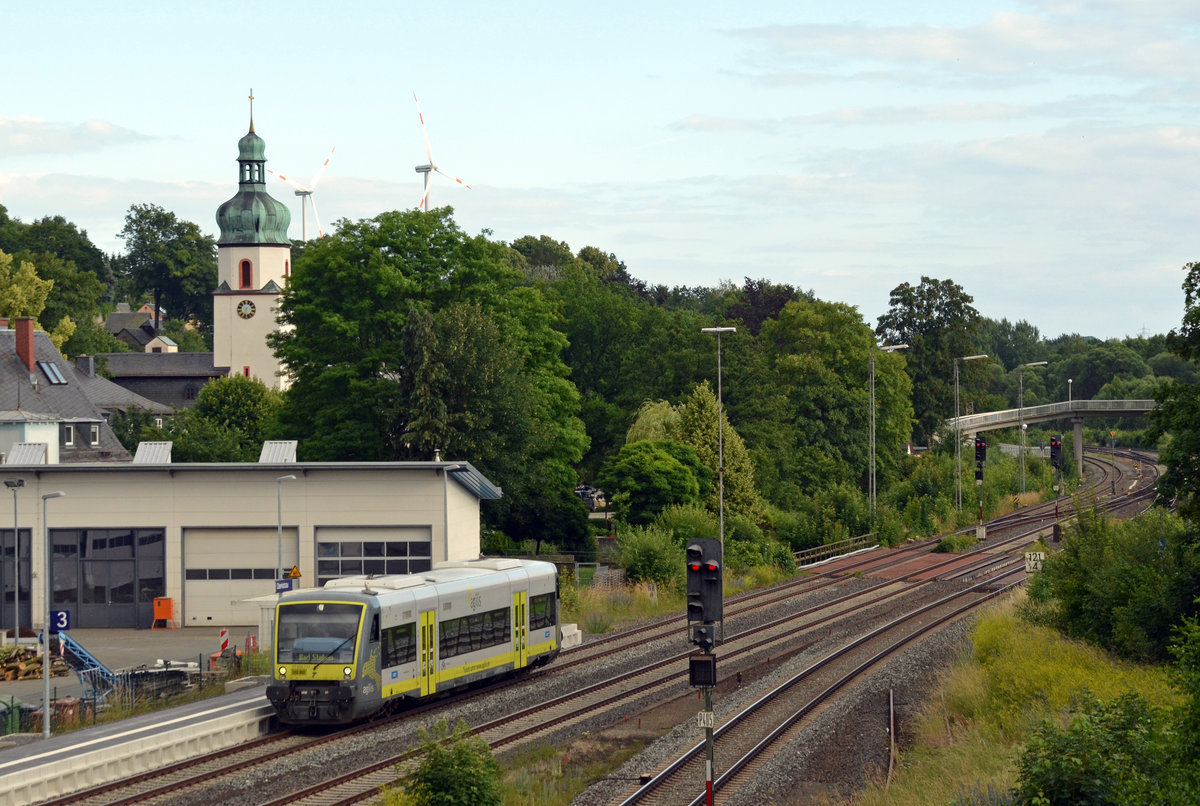 650 732 erreicht von Bayreuth kommend am 18.06.18 den Bahnhof Oberkotzau. Nach kurzem Halt setzte er seine Fahrt nach Bad Steben über Hof fort.