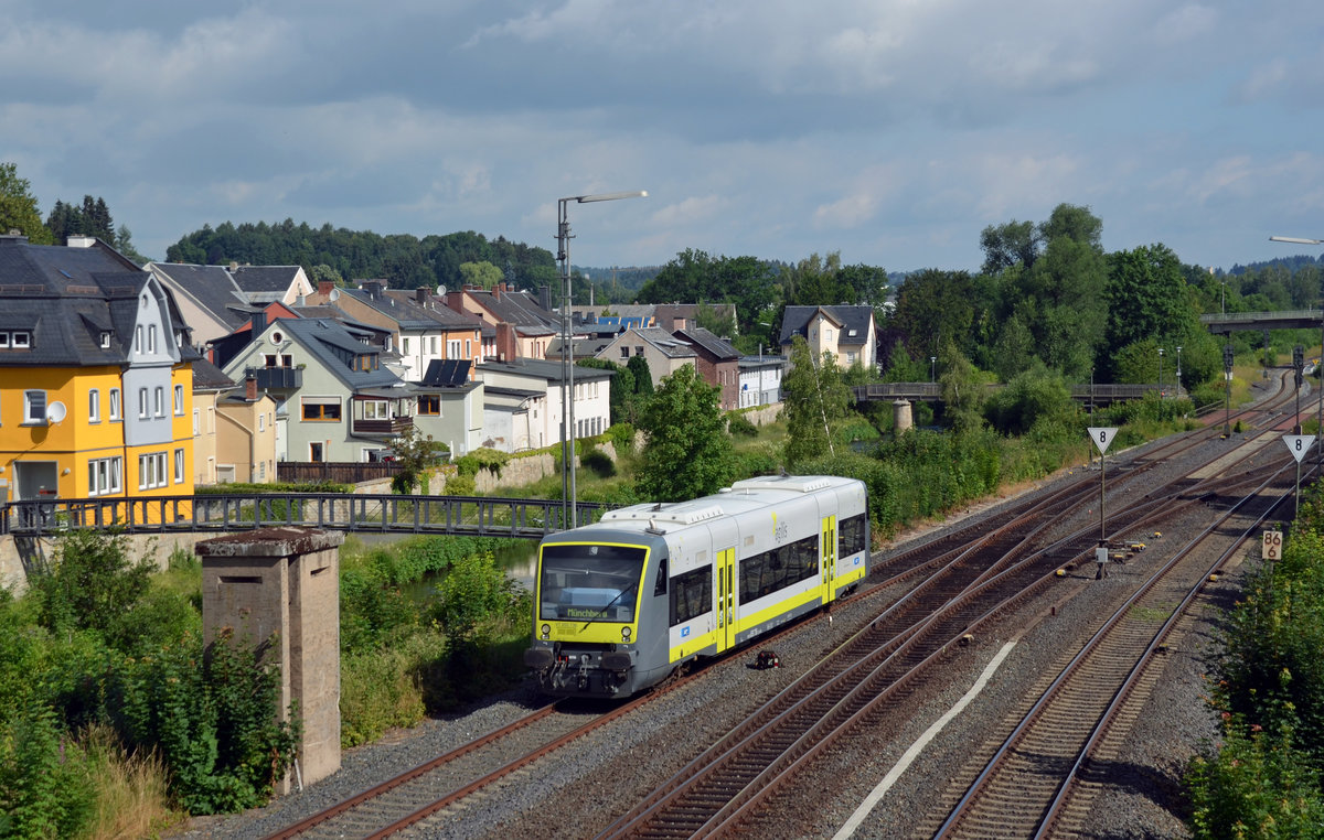 650 736 war am 18.06.18 auf dem Weg nach Münchberg. Hier verlässt der Regio Sprinter der Agilis bereits Oberkotzau.