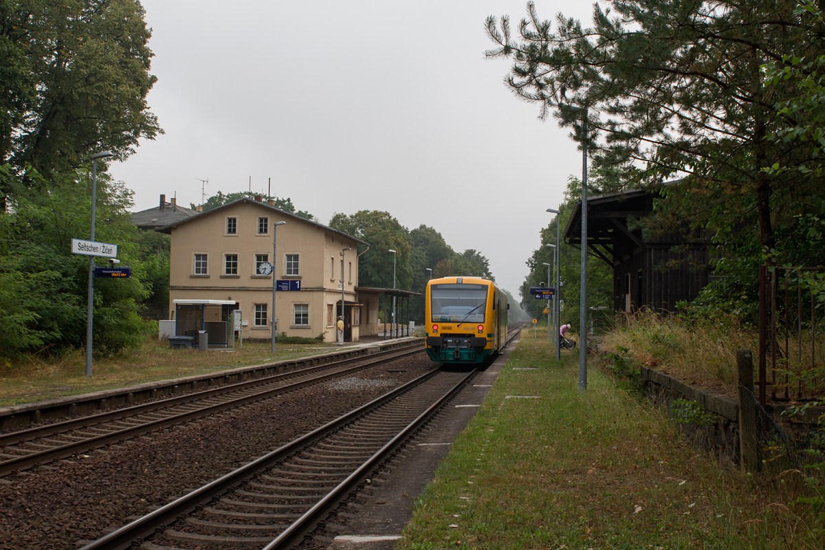 650.085 der ODEG auf seiner Fahrt nach Görlitz wurde beim Halt in Seitschen am 17.08.15 auf´s Bild gebracht.