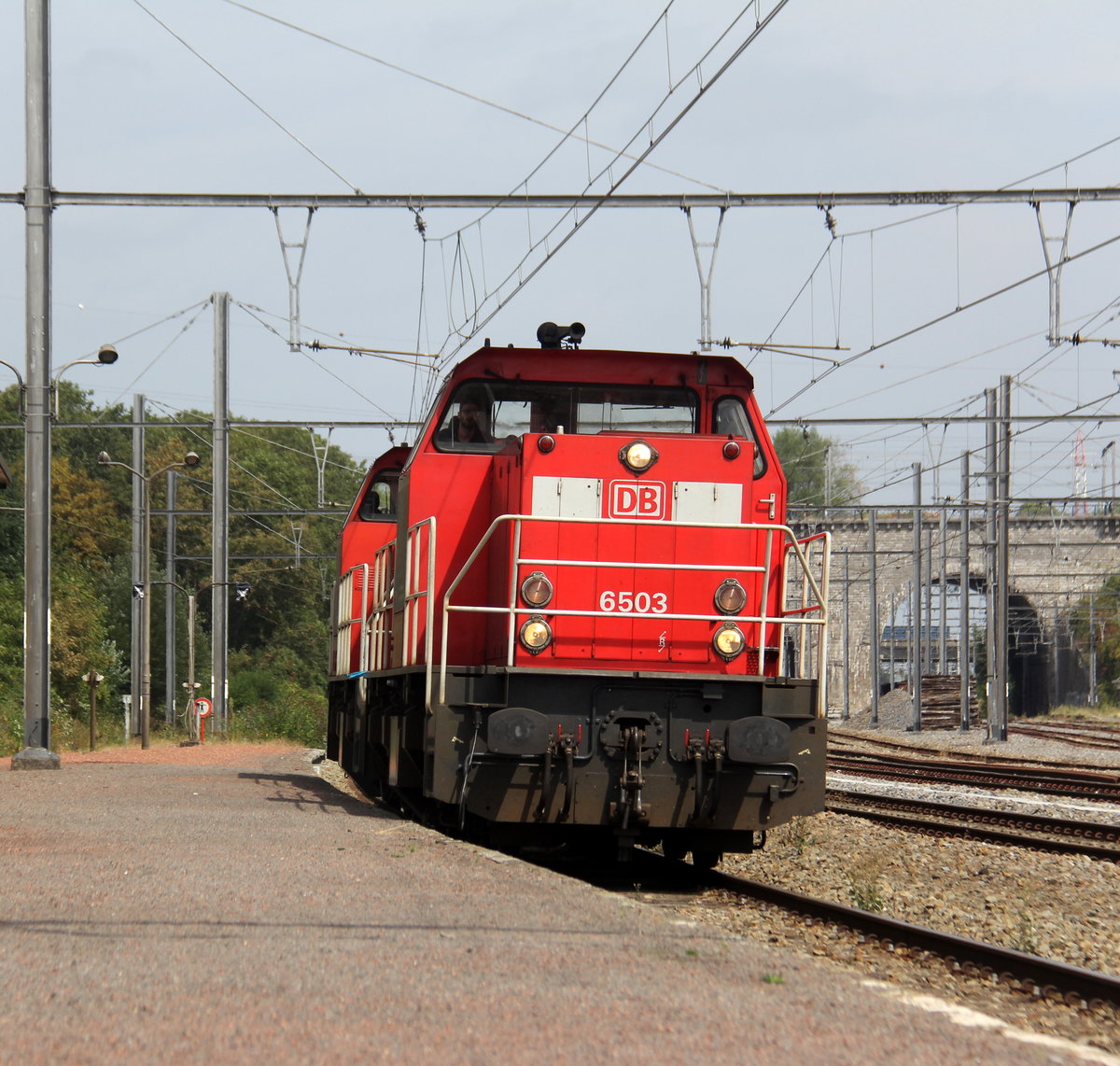 6503,6507 beide von  DB-Schenker  kommen als Lokzug aus Sittard(NL) nach Kinkempois(B) und kammen aus Richtung Sittard(NL),Geleen-Lutterade(NL),Maastricht(NL) und fuhren durch Vise(B) in Richtung Lüttich(B).
Aufgenommen in Vise-Gare(B).
Bei Sommerwetter am Mittag vom 16.8.2018.