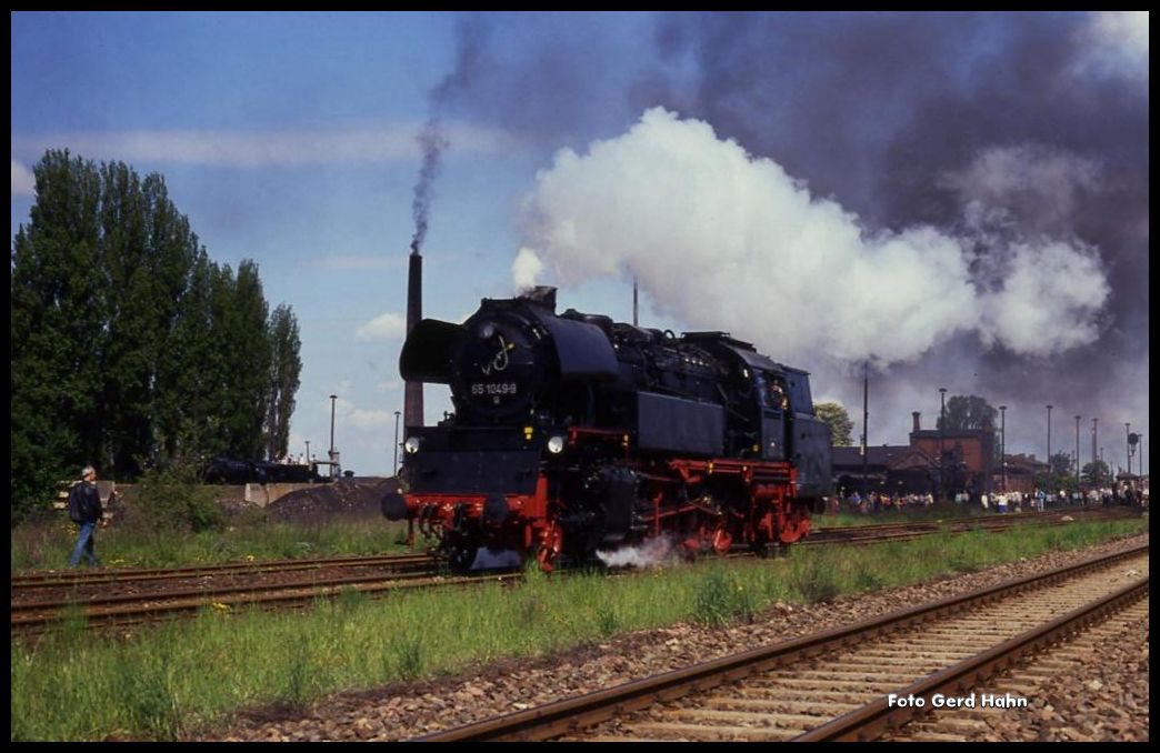 651049 dampfte am Tag der offenen Tür am 19.5.1991 im BW Staßfurt.