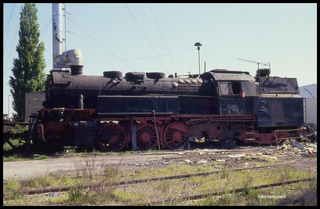 651070 als Dampfspender am Ortsrand von Staßfurt am 19.5.1991.