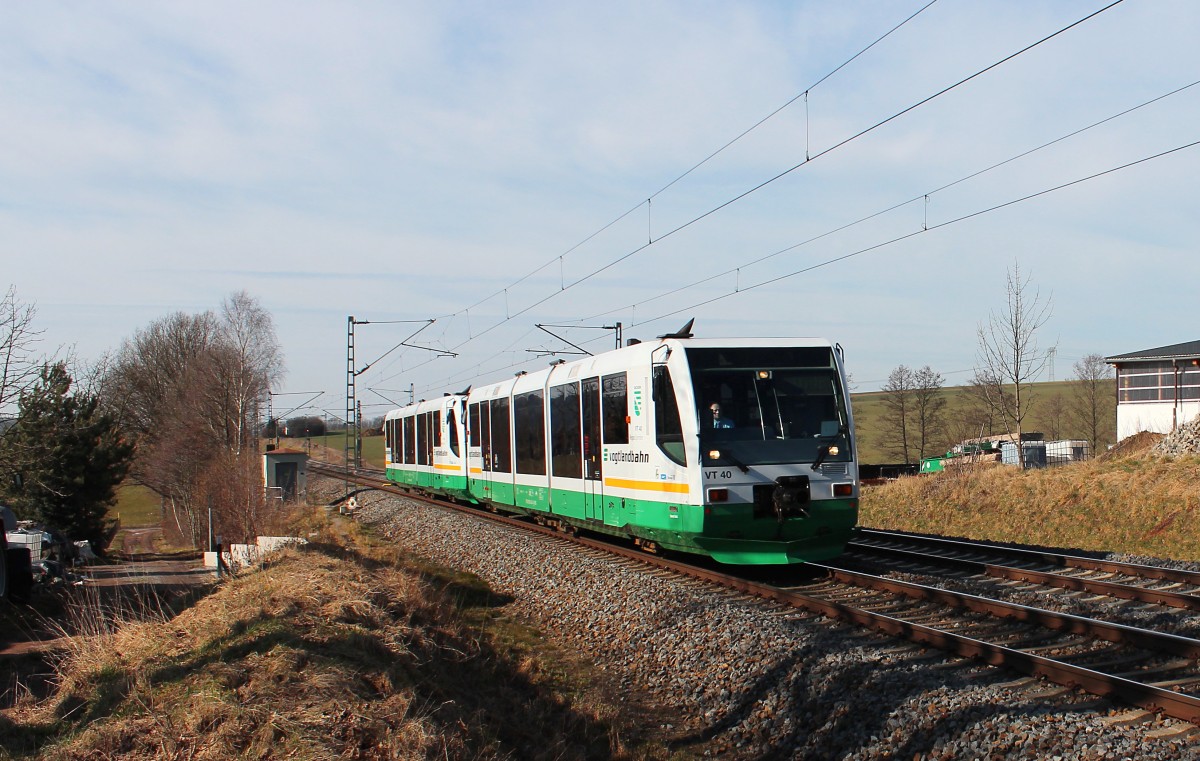 654 040 (VT 40) und 654 044 (VT 44) von der Vogtlandbahn fahren am 07.03.2015 nahe der Ortschaft Lobsdorf bei St. Egidien vorbei nach Dresden. Normalerweise sind die Regiosprinter zwischen Zwickau Zentrum und Sokolov im Einsatz und im Vogtland, ab und zu sind vereinzelte Triebwagen in Dresden für das Trilex-Netz im Einsatz. Betreiber des Trilex-Netzes ist ebenfalls die Vogtlandbahn, wenn sind diese Triebzüge oft zwischen Seifhennersdorf und Liberec unterwegs.